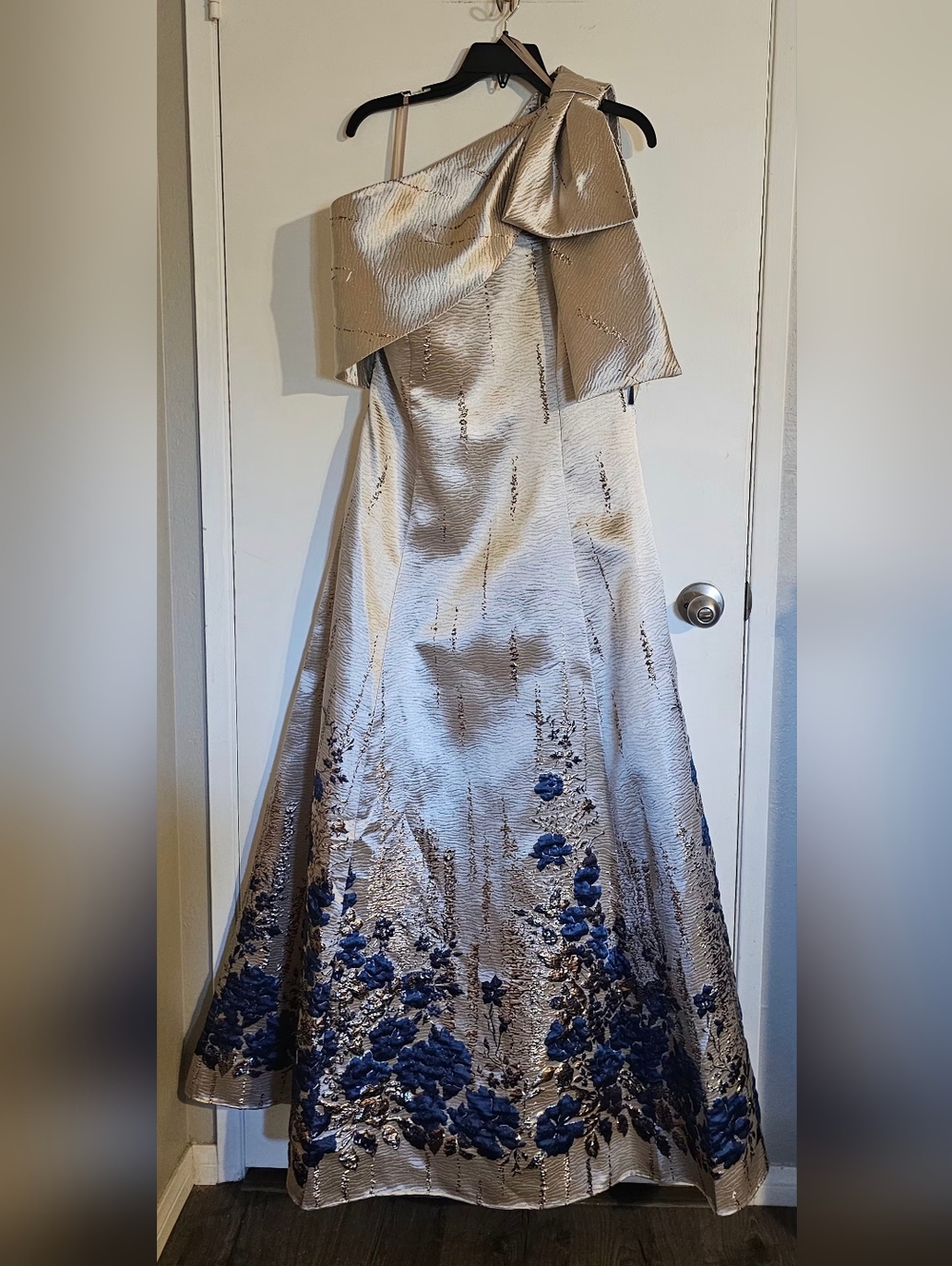 New With Tags Betsy & Adam One-Shoulder Champagne Gown with Blue Floral Hem - Picture 6 of 6